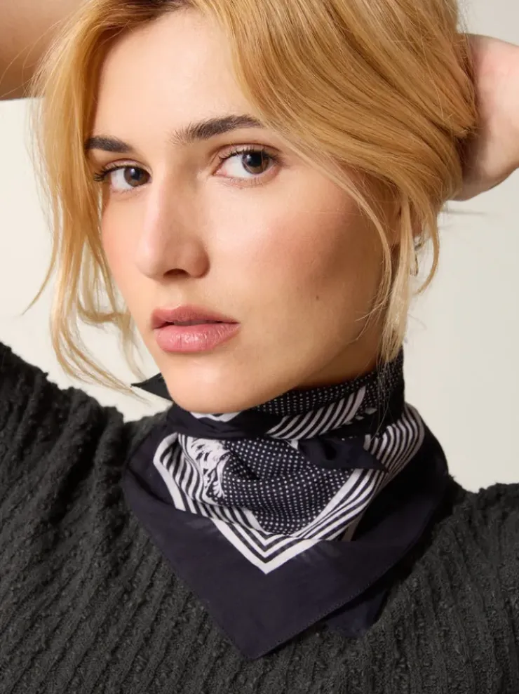 Rouje Lifestyle<TANGUY scarf CHAMPSDETULIPES MARINE